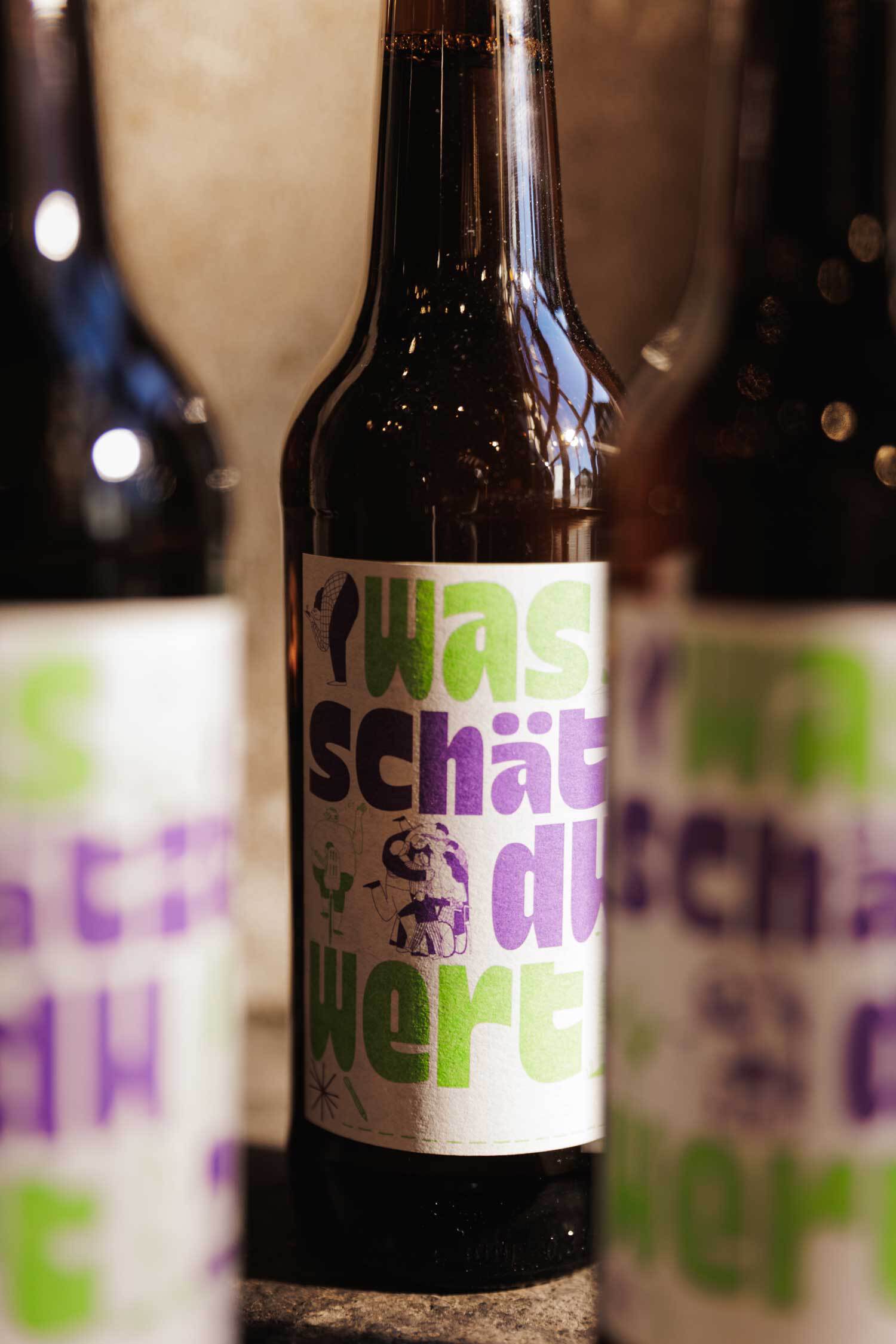 Close-Up Bierflaschen "Was schätzt du wert?"